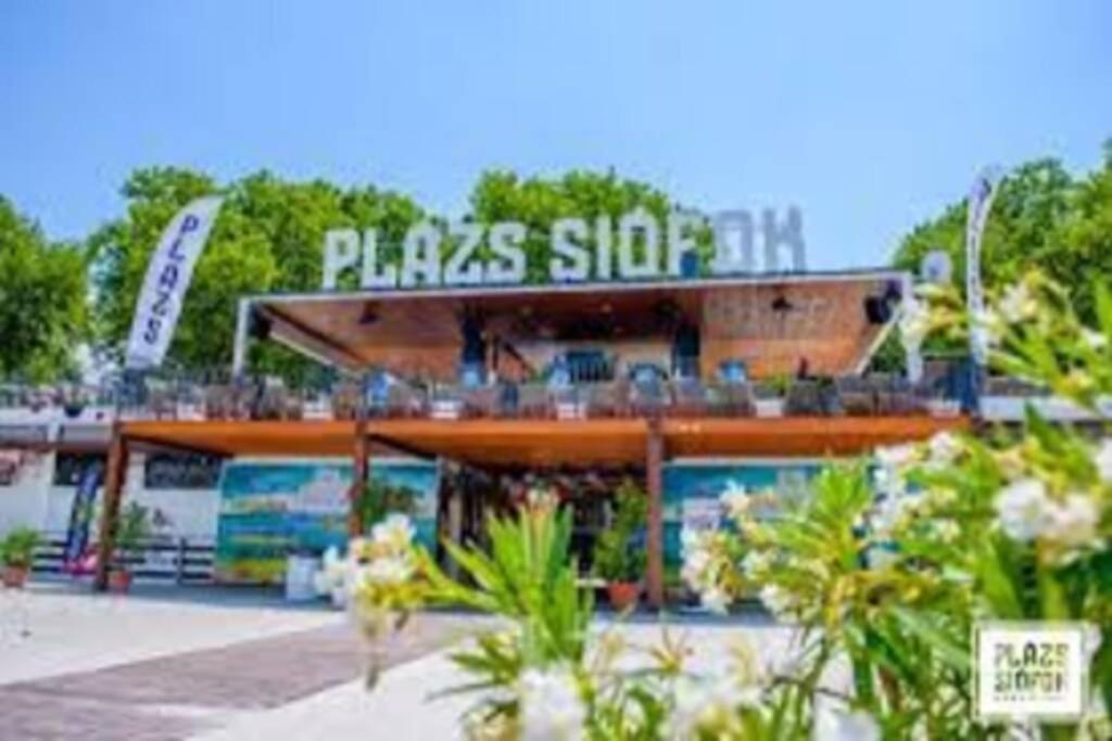 Lido Di Siofok - Aranypart - Minden 1 Percre! Apartment Bagian luar foto