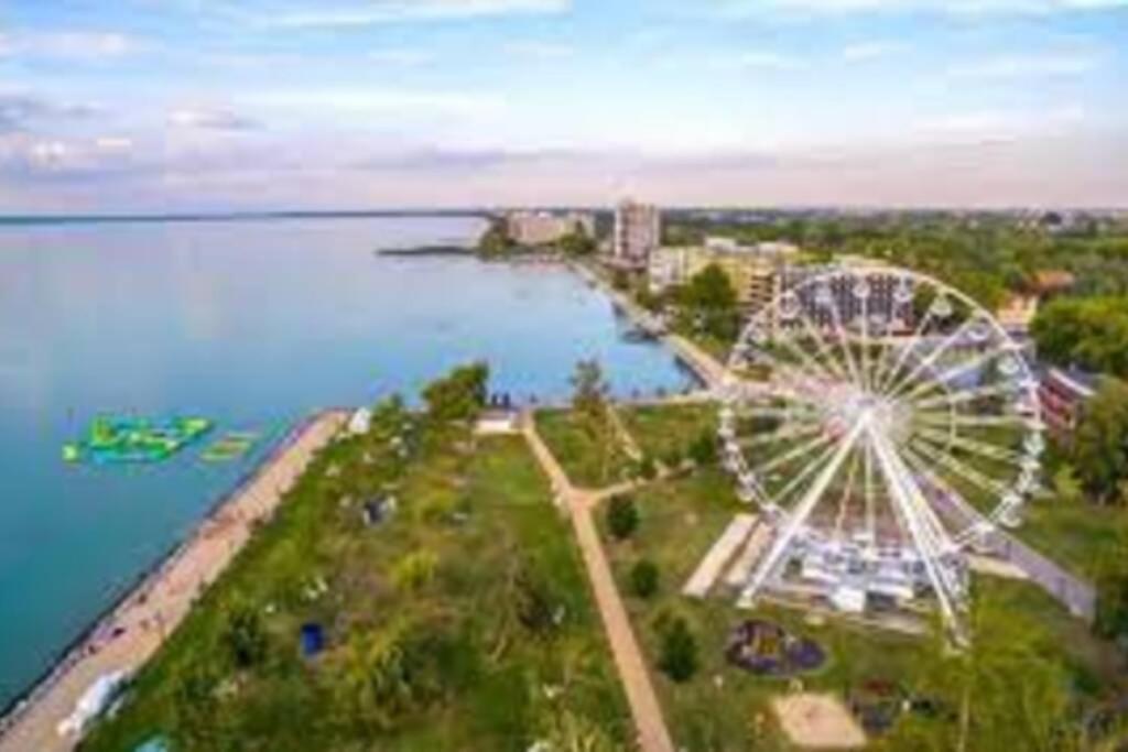 Lido Di Siofok - Aranypart - Minden 1 Percre! Apartment Bagian luar foto